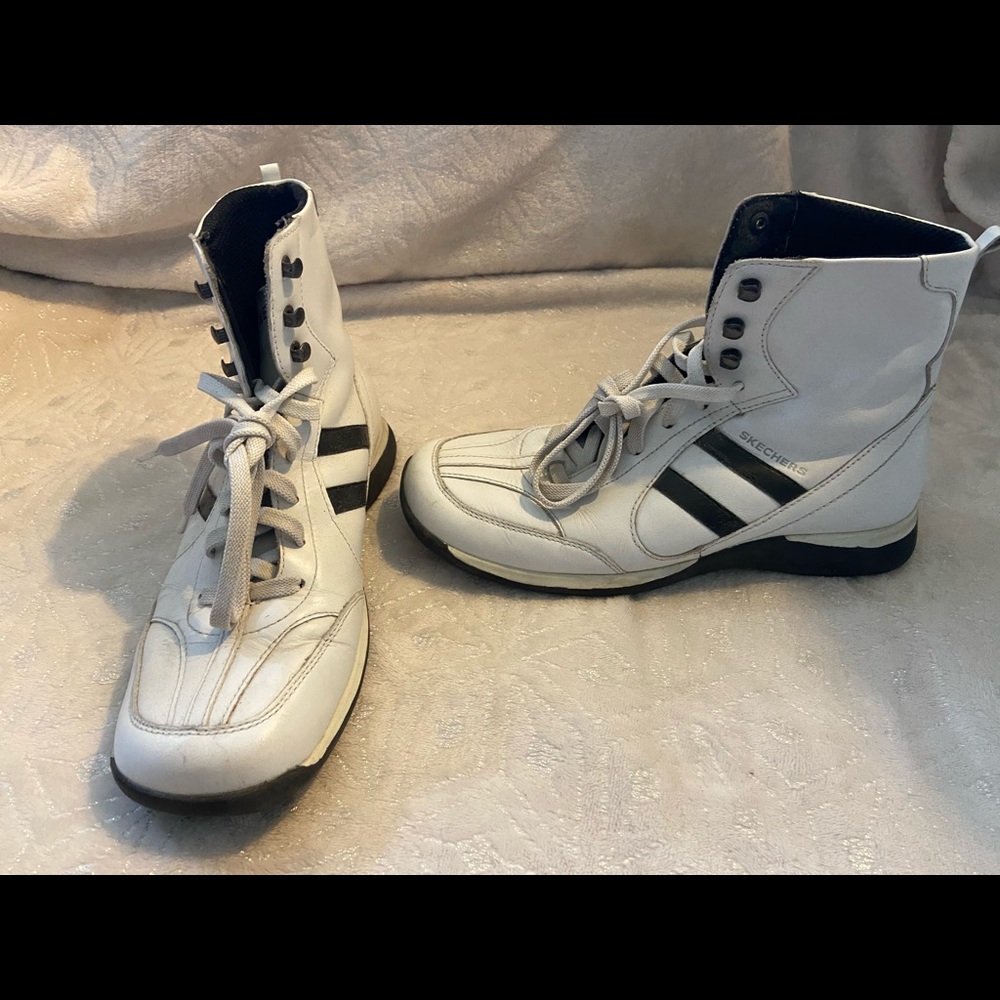 Sketchers sneakers boots